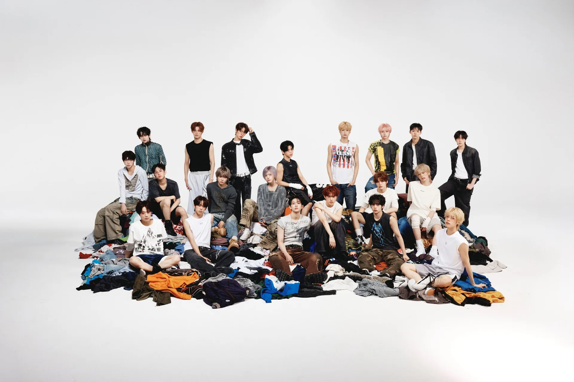 The 20 current idntt members in the official itsnotover group photograph