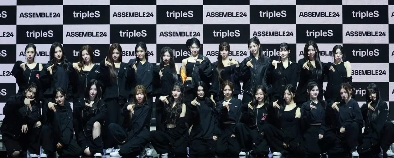 All 24 members of tripleS at the Assemble24 showcase in May 2024
