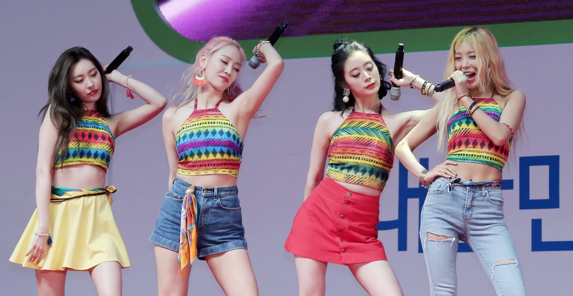 The four members of Wonder Girls performing together in 2016