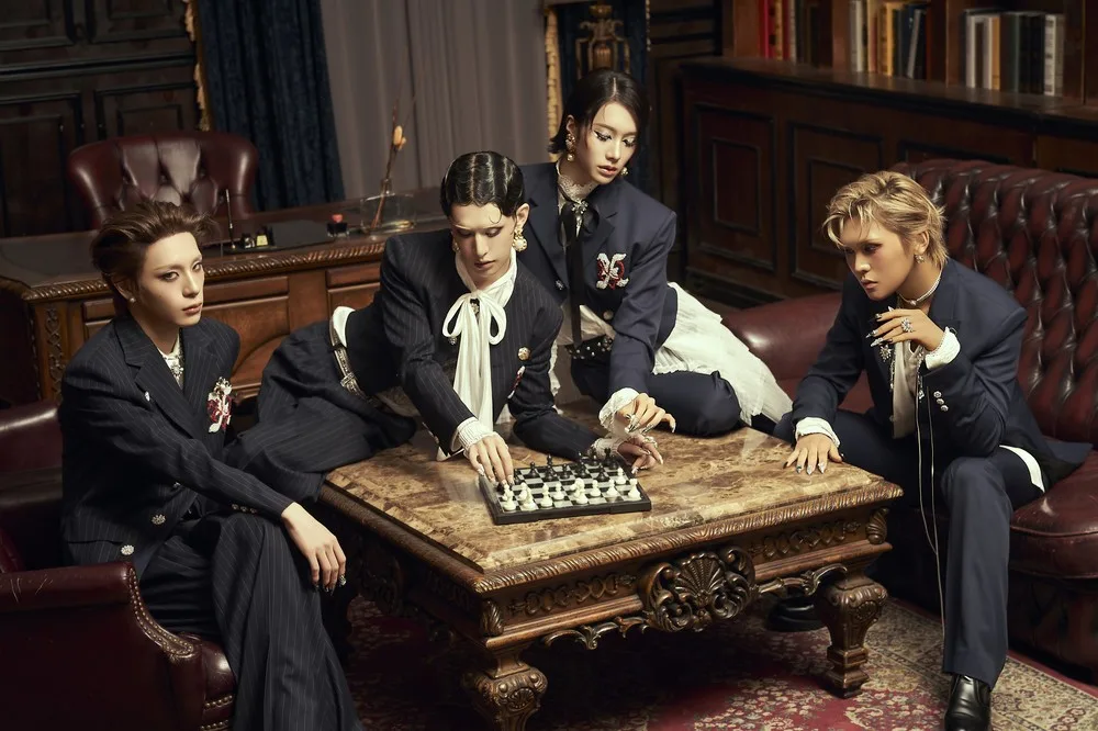 XLOV official group photograph