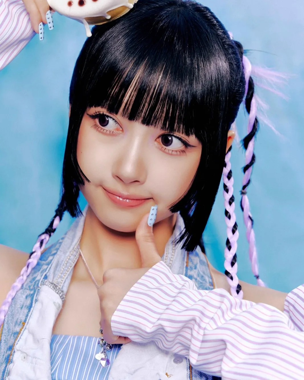 Achiraya of OURBIRTHDAY in the group's official profile photo