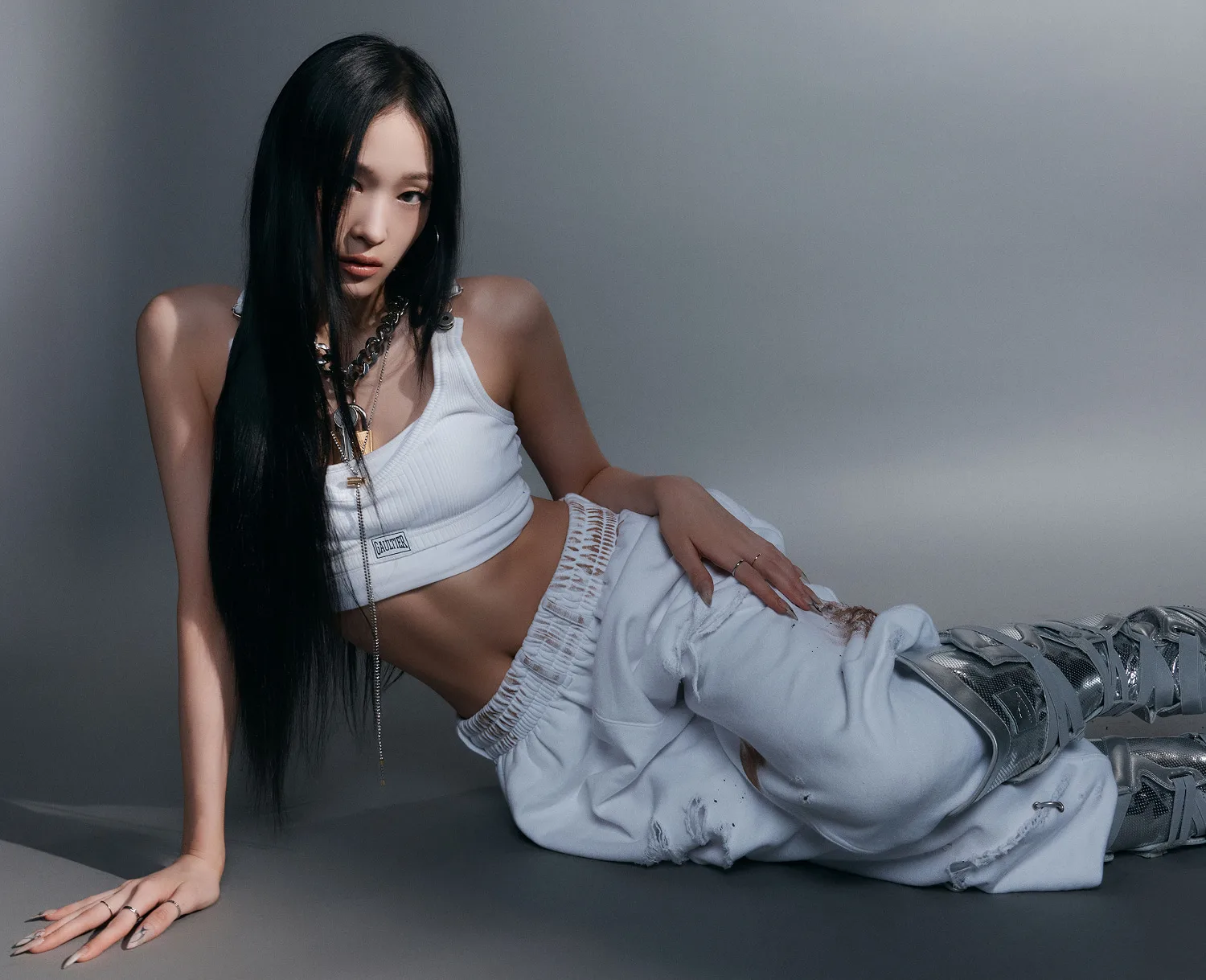 Annie of ALLDAY PROJECT in an official debut concept portrait
