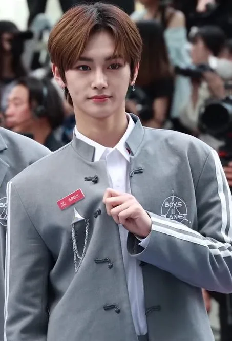 Anxin wearing his Boys II Planet name badge at an event in 2025