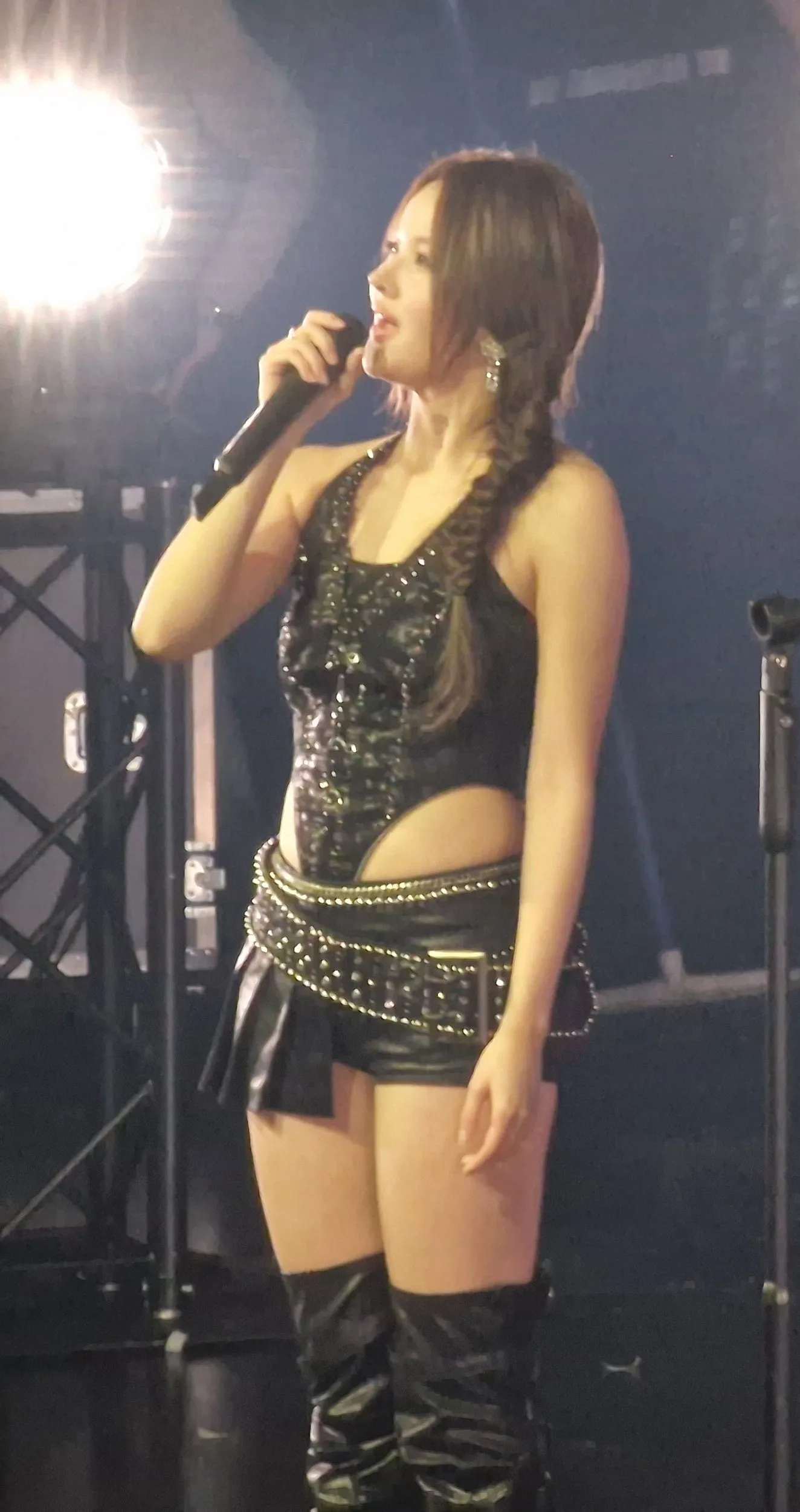 Belle of Kiss of Life performing in Utrecht, February 2025