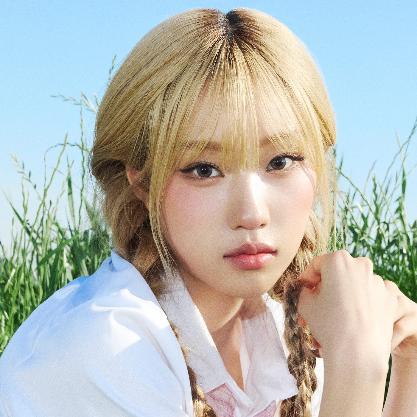 Choi Jungeun of izna in the group's official profile photo