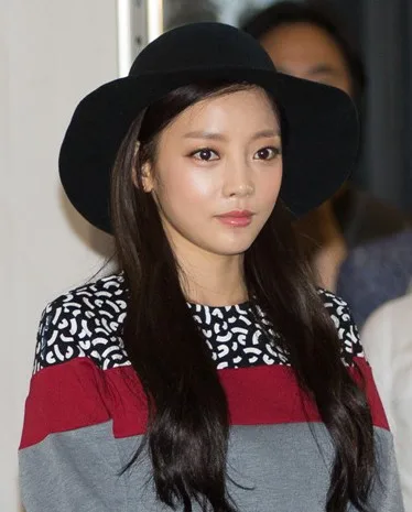 Hara at a KARA fansigning in August 2014