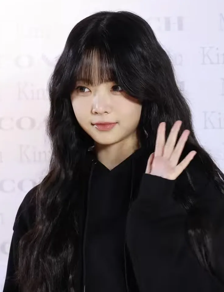Hong Eunchae of Le Sserafim at a Coach photocall in January 2025
