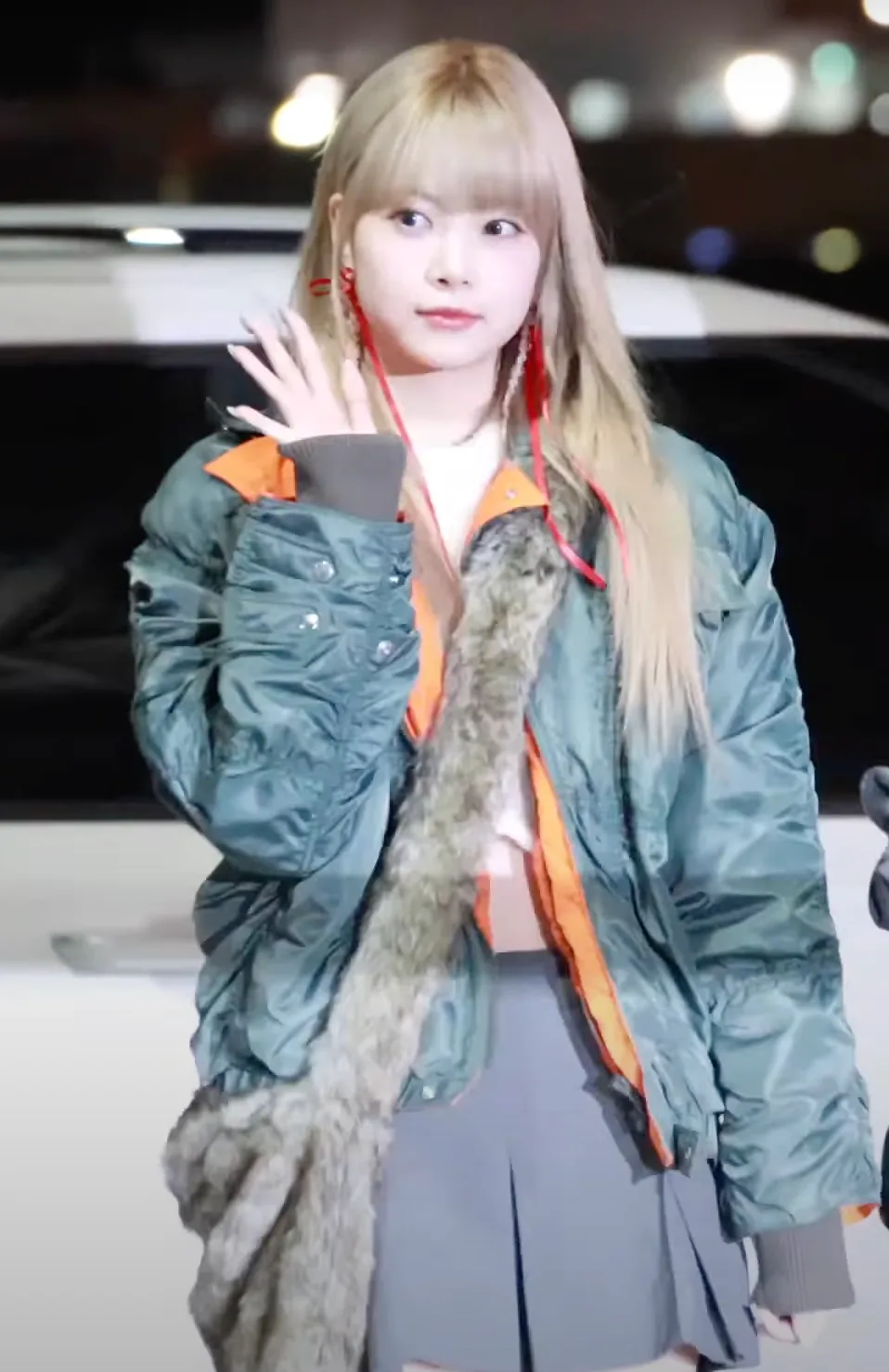 Hong Eunchae of Le Sserafim at the airport in December 2023