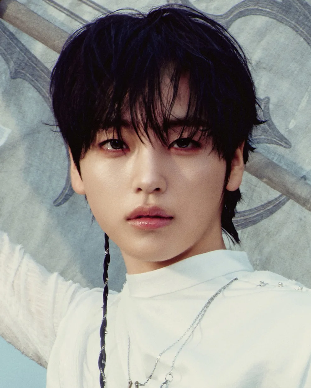Hyeongjun of CRAVITY in his official sonorous-era profile portrait