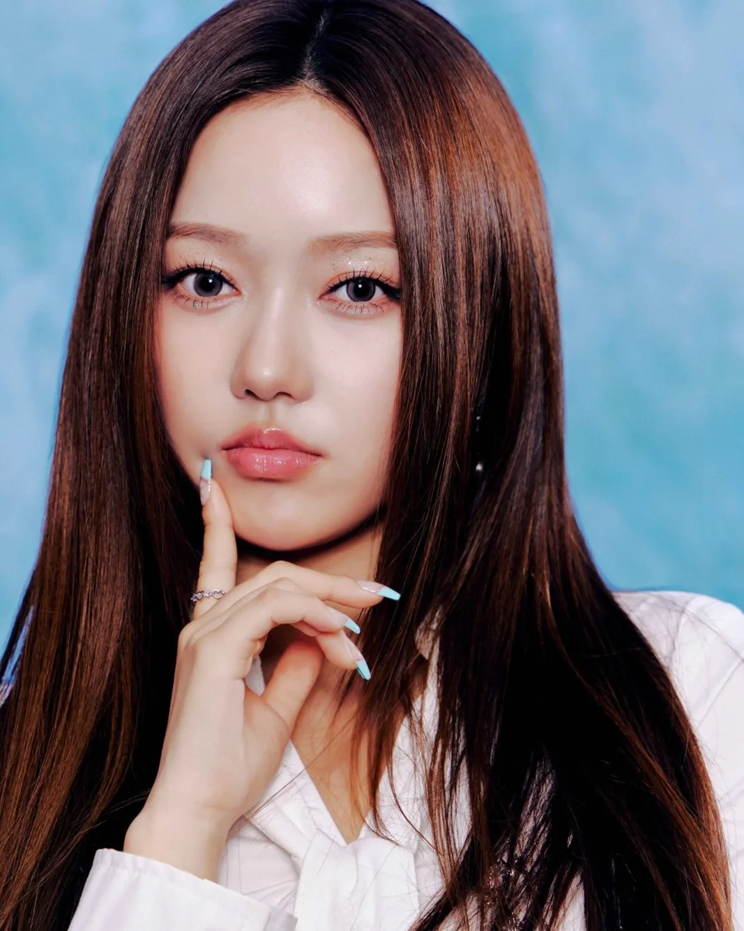 Shin Hyewon of OURBIRTHDAY in the group's official profile photo