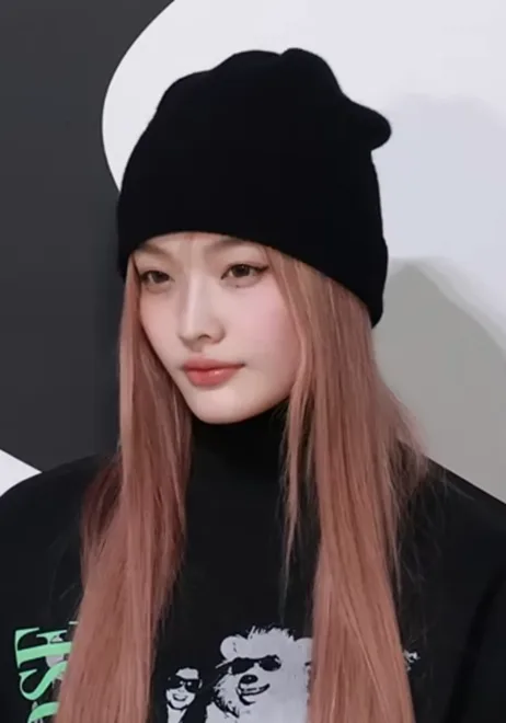 Iroha of Illit at the Canada Goose photo call in December 2024