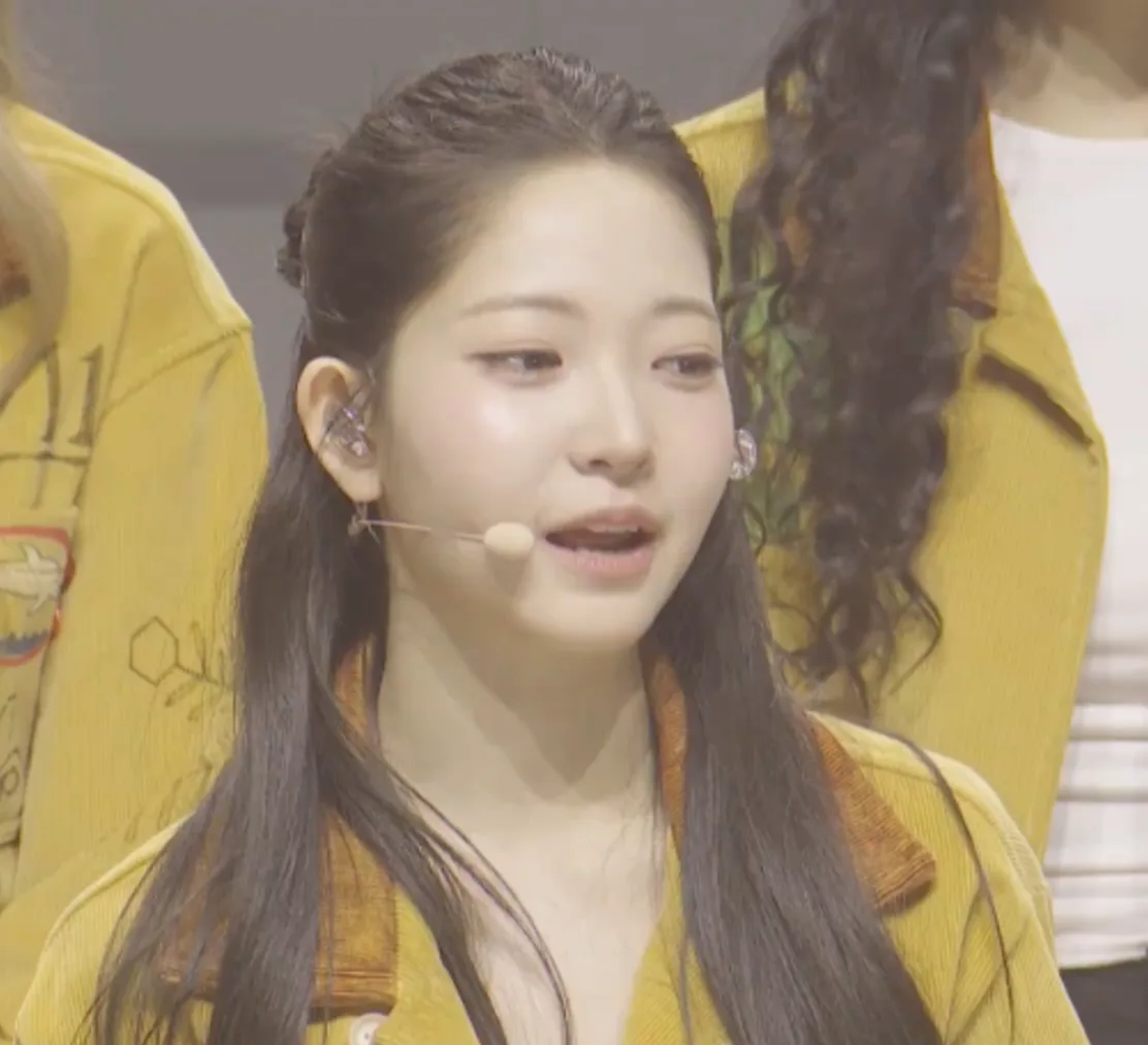 Jia of Tuide at the group's debut showcase, August 2026