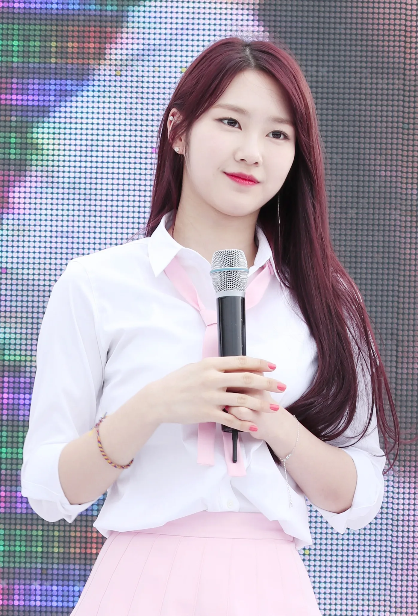 Jiho of Oh My Girl at the Gwangju Hope Sharing Concert in March 2017