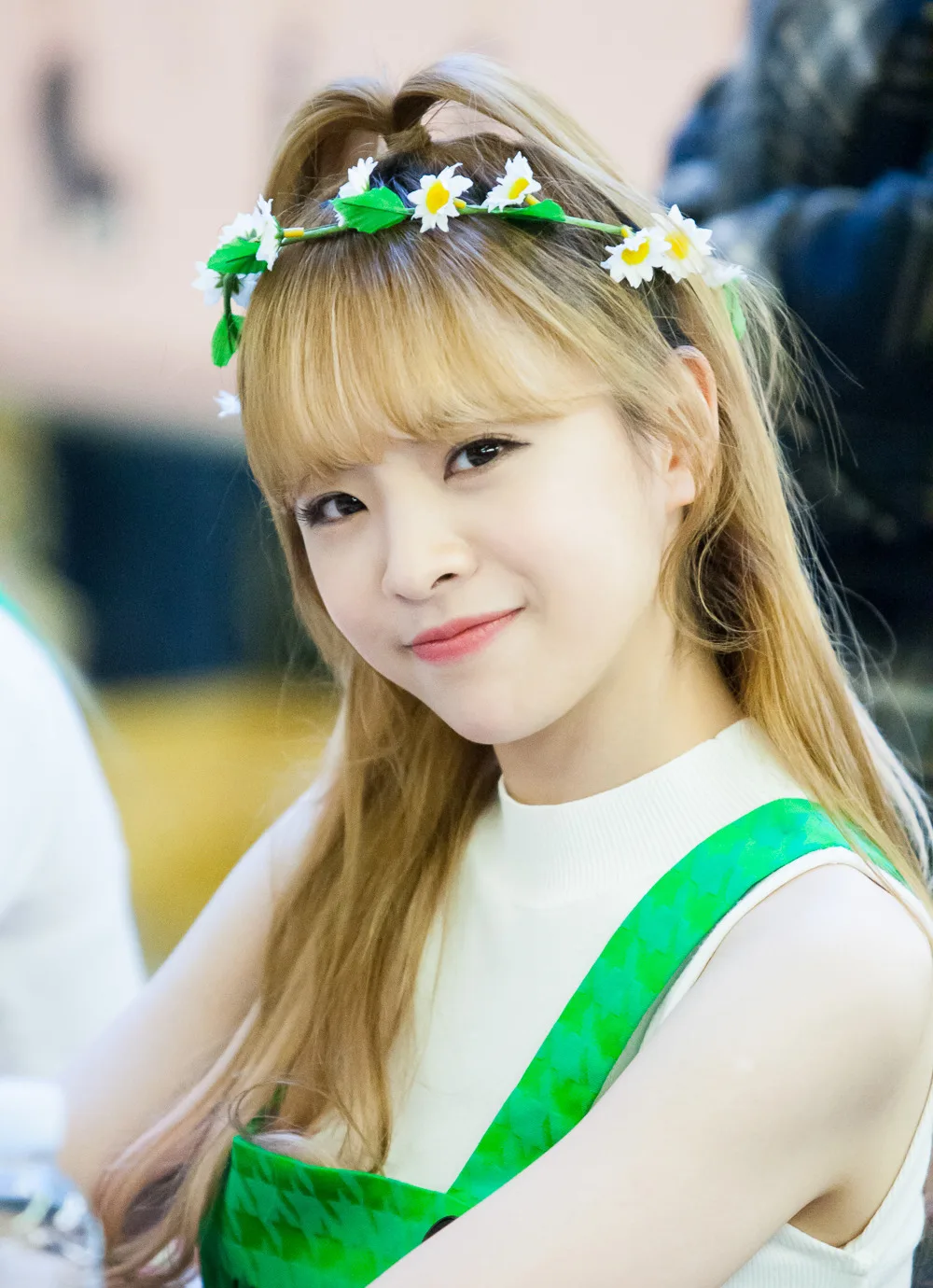 JinE of Oh My Girl at a fan signing in April 2016