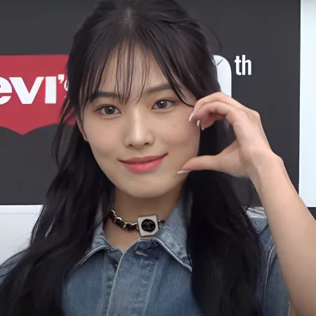 Jini (formerly Jinni of Nmixx) at a Levi's photo call
