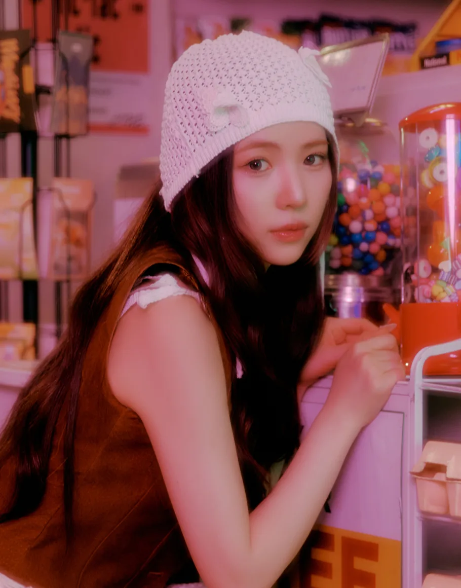 Maya of NiziU — official JYP profile portrait