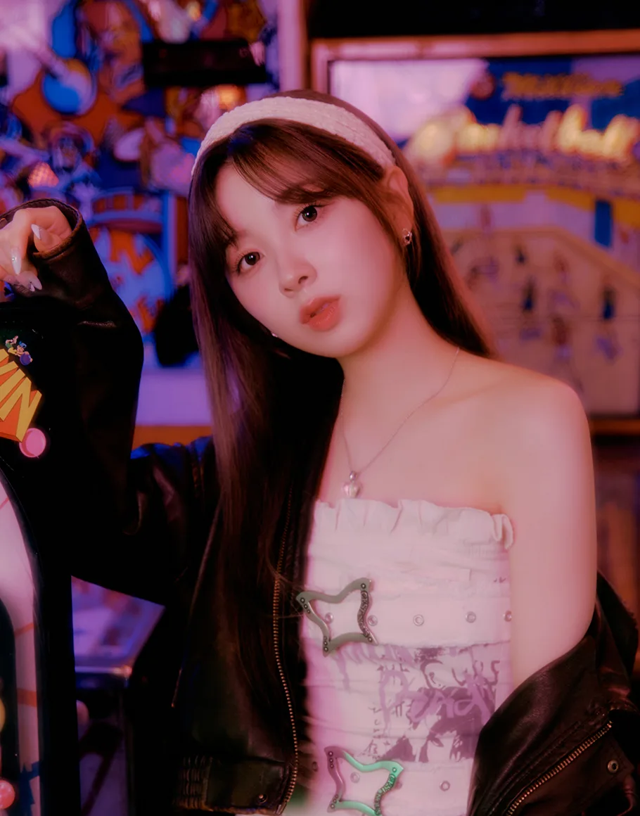 Miihi of NiziU — official JYP profile portrait
