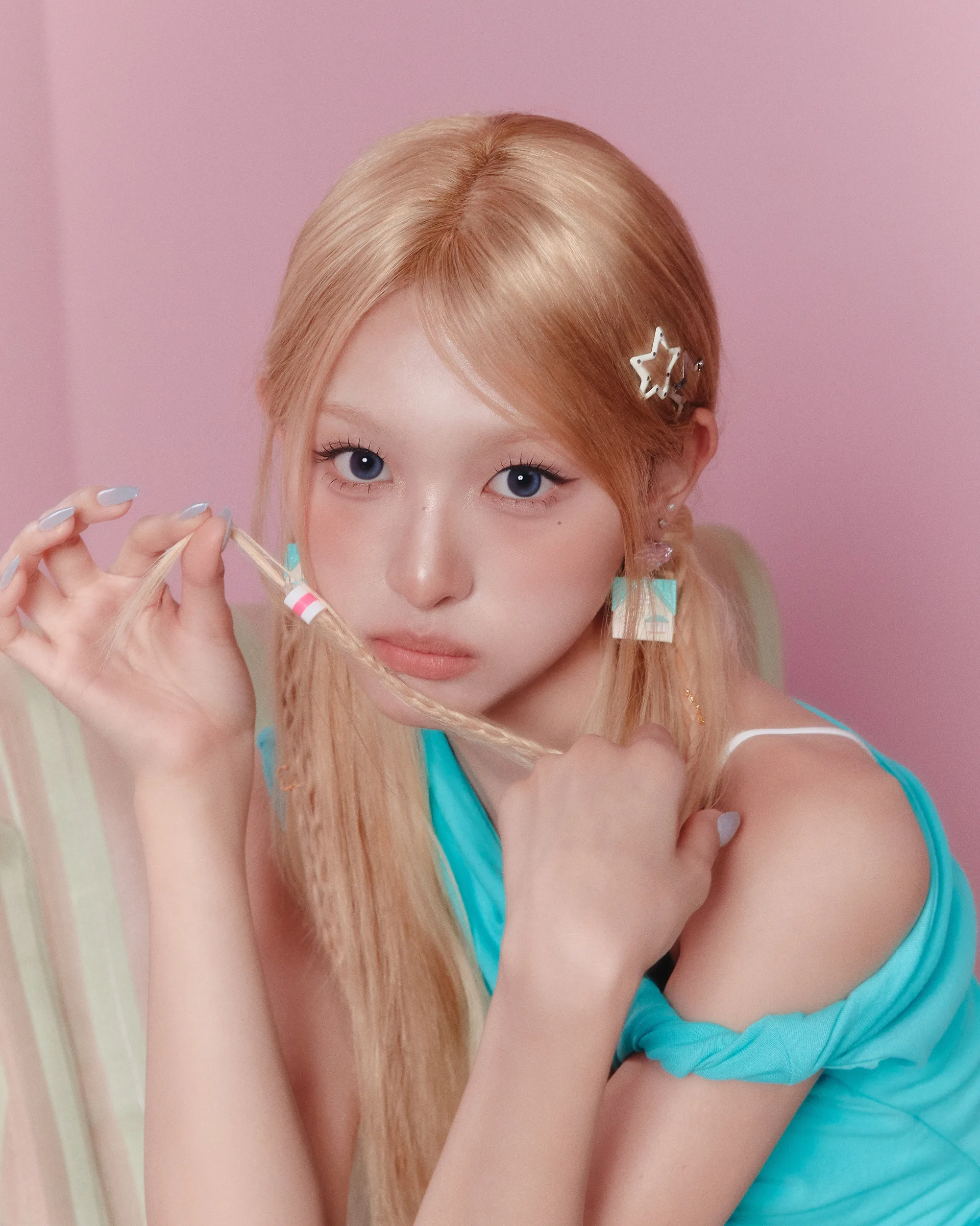 Minami of RESCENE in an official promotional portrait