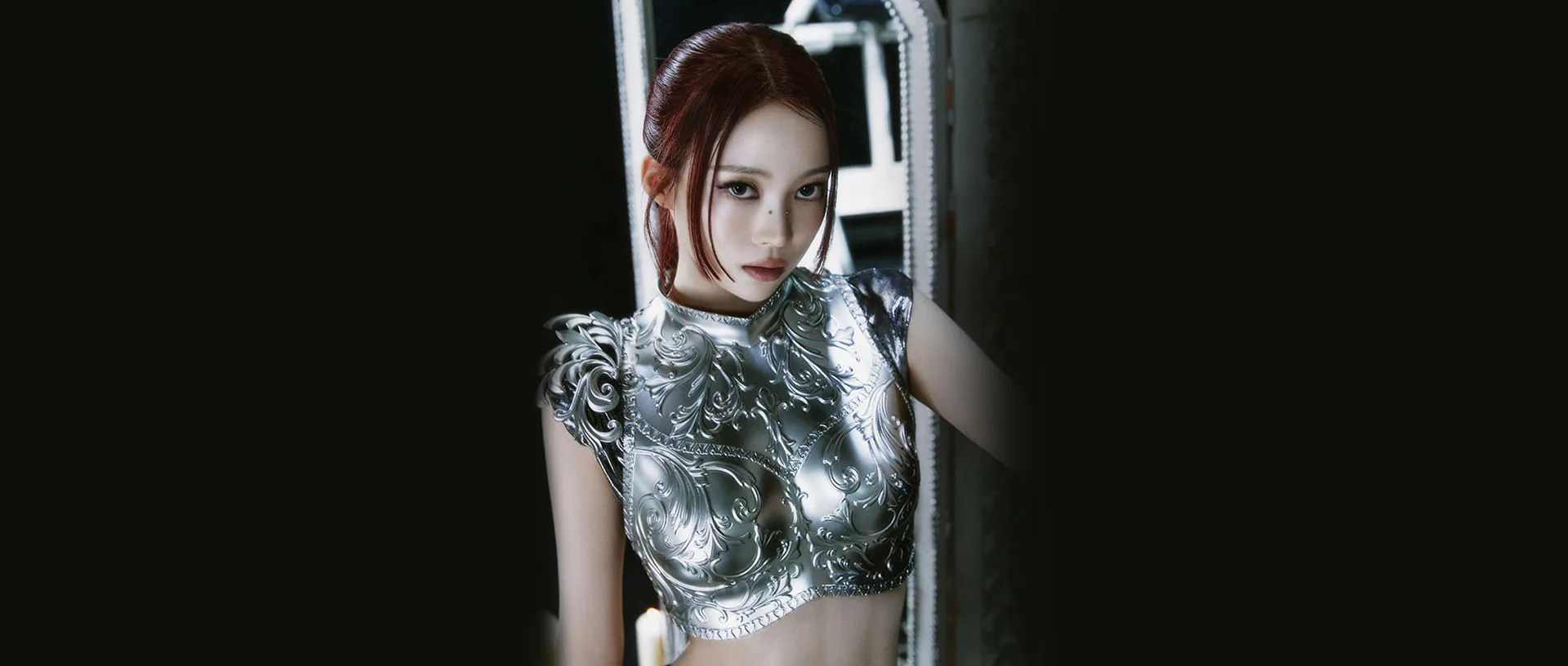 Narin of MEOVV in an official promotional portrait