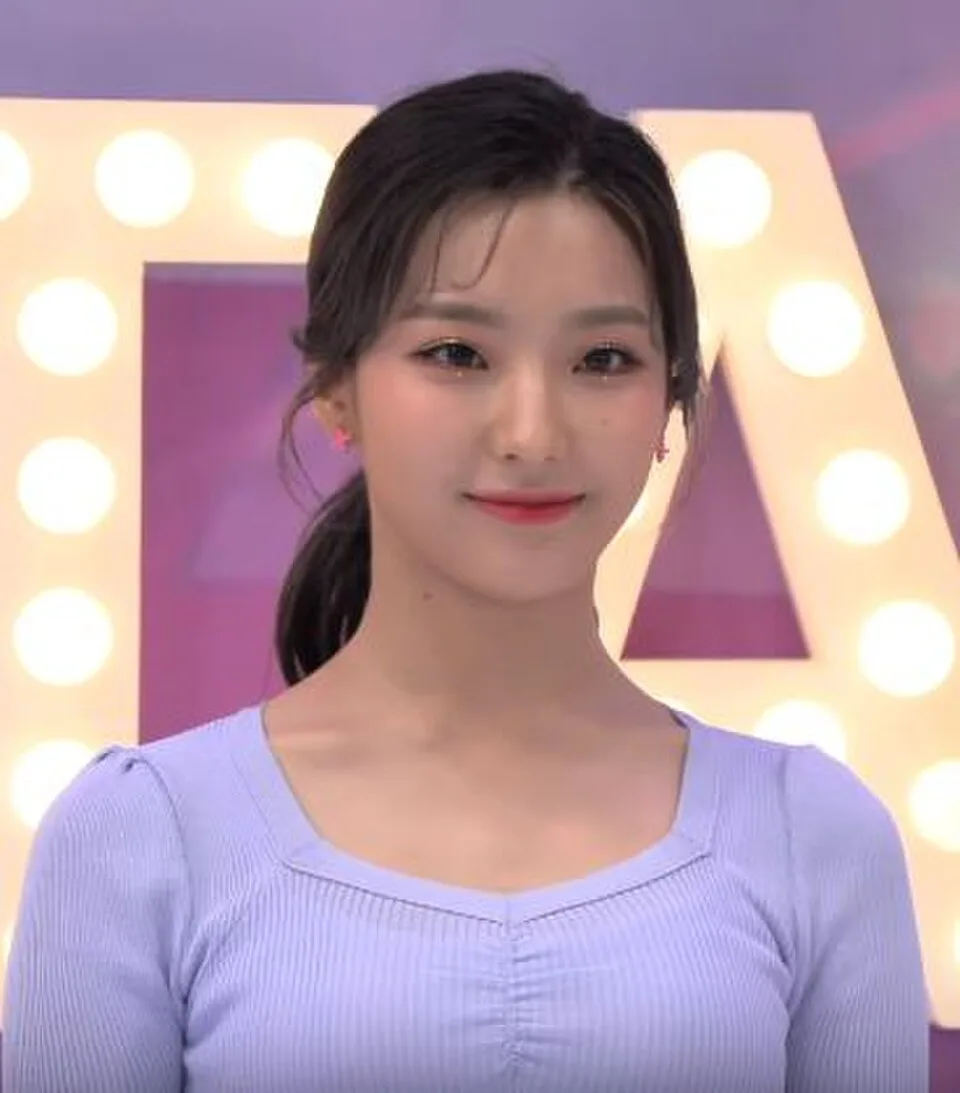 Lee Saerom of fromis_9 in June 2019