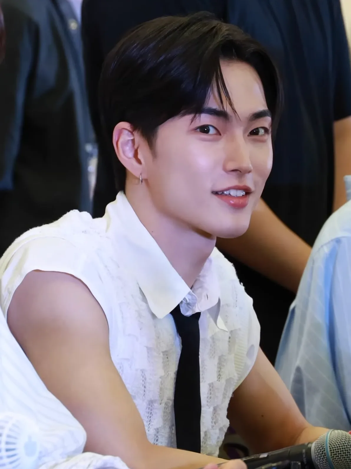 Seunghan smiling at the RIIZE Get a Guitar fan signing event on September 10, 2023