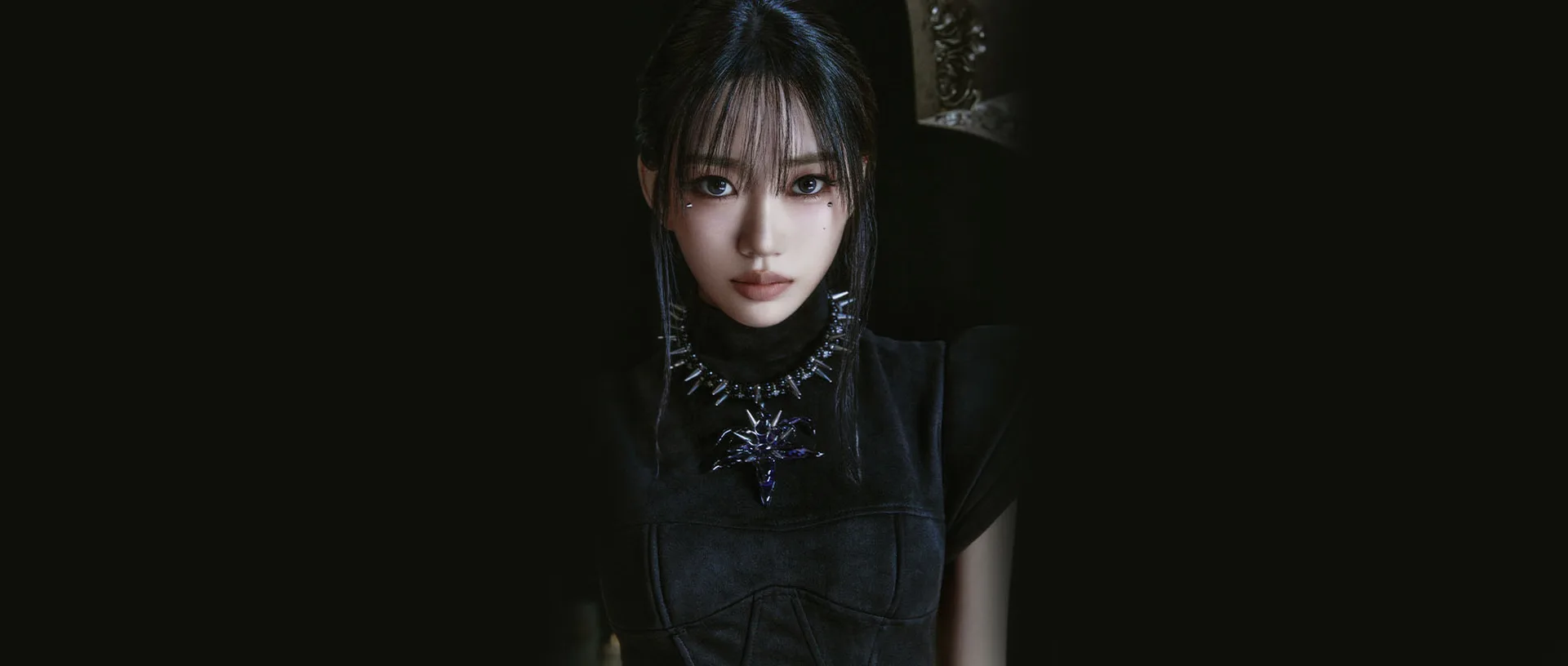 Sooin of MEOVV in an official promotional portrait
