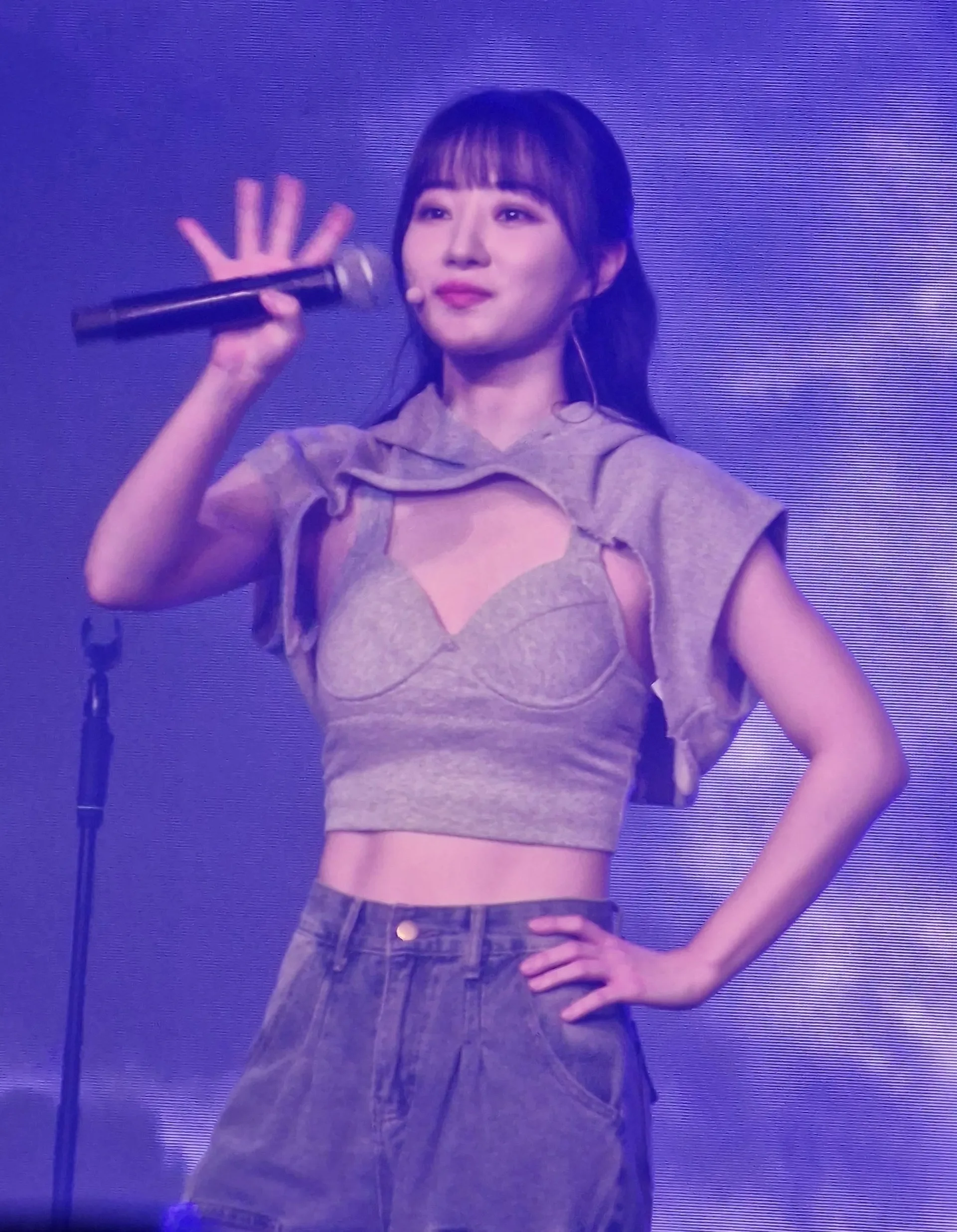 SuA performing with Dreamcatcher