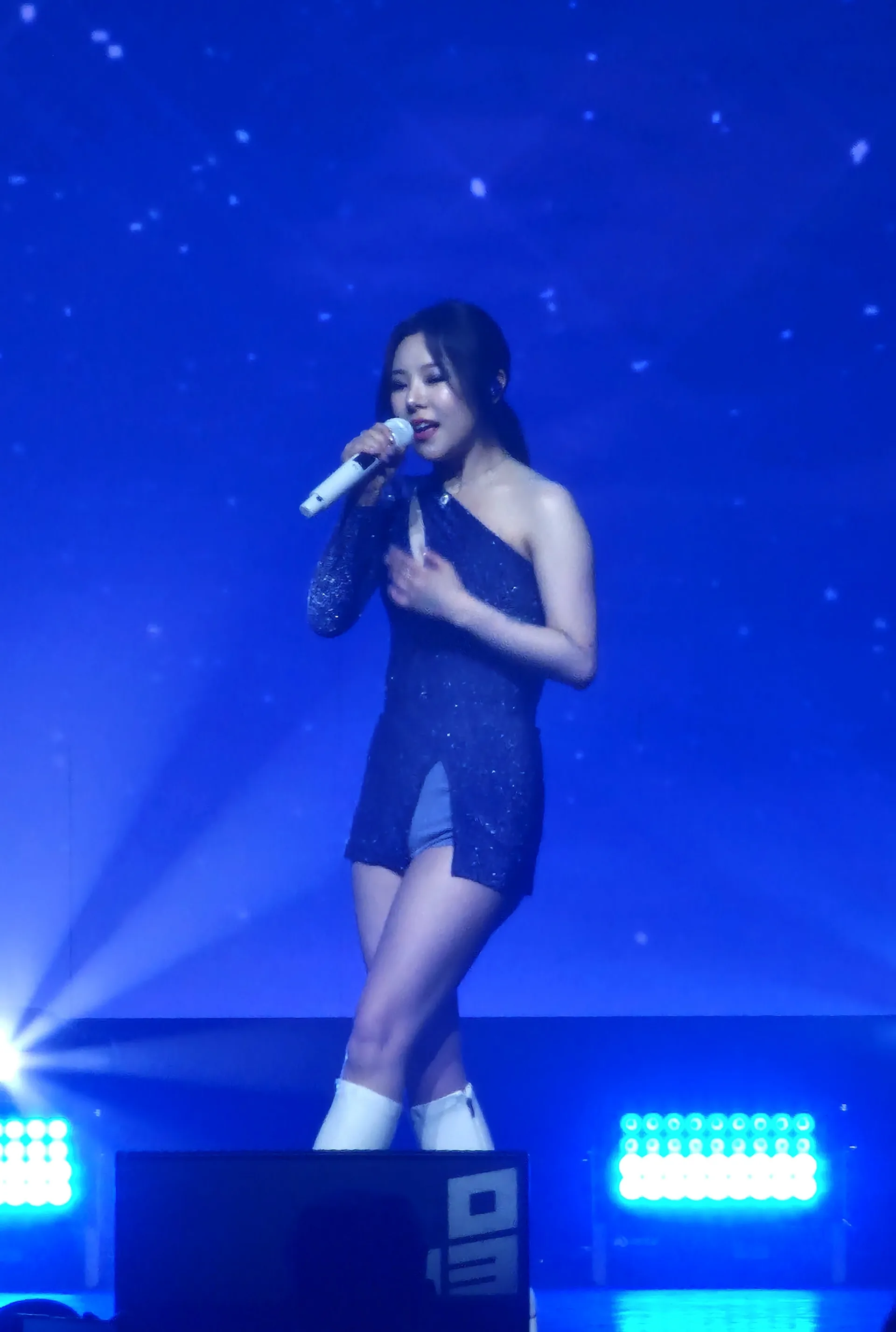 Wheein of MAMAMOO performing