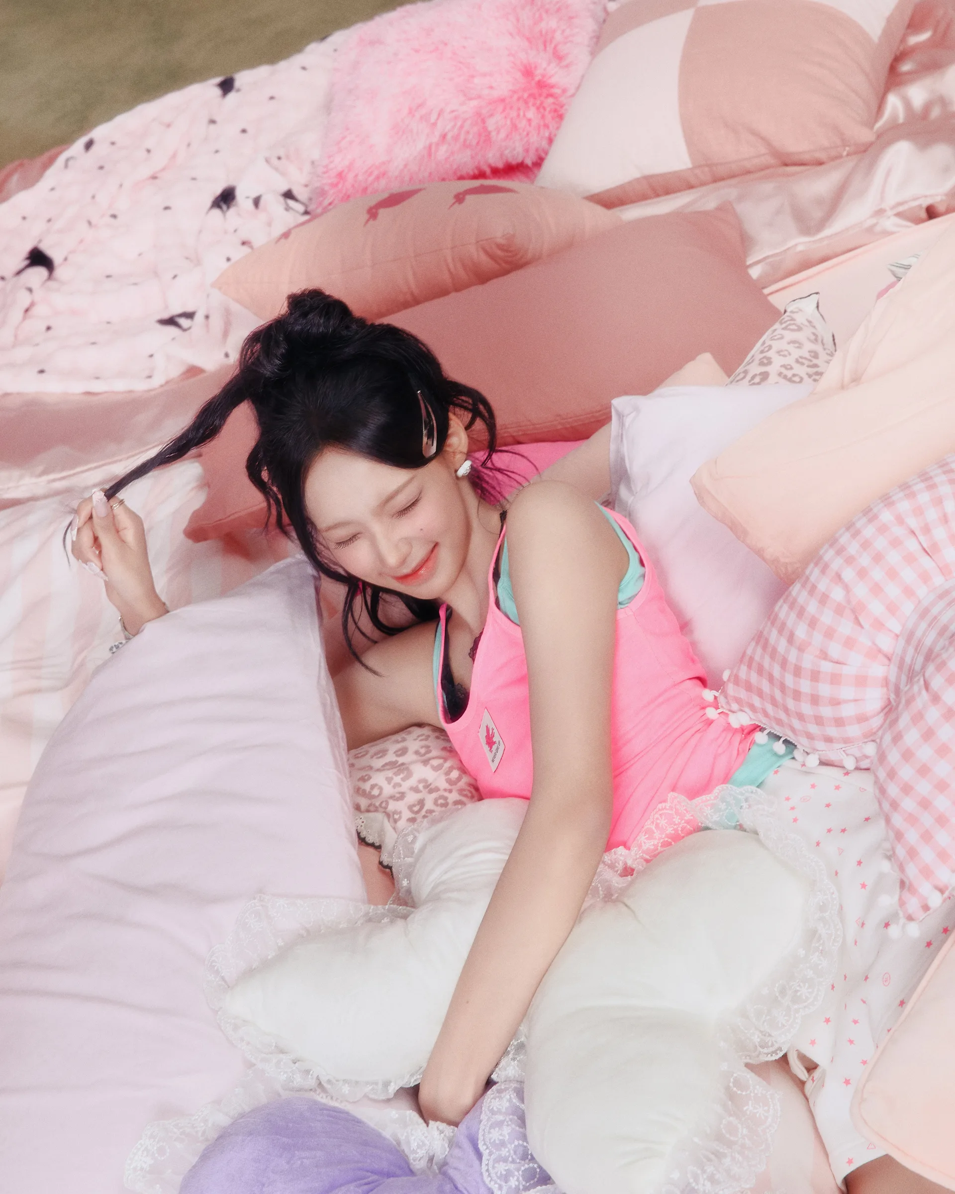 Woni of RESCENE in an official promotional portrait