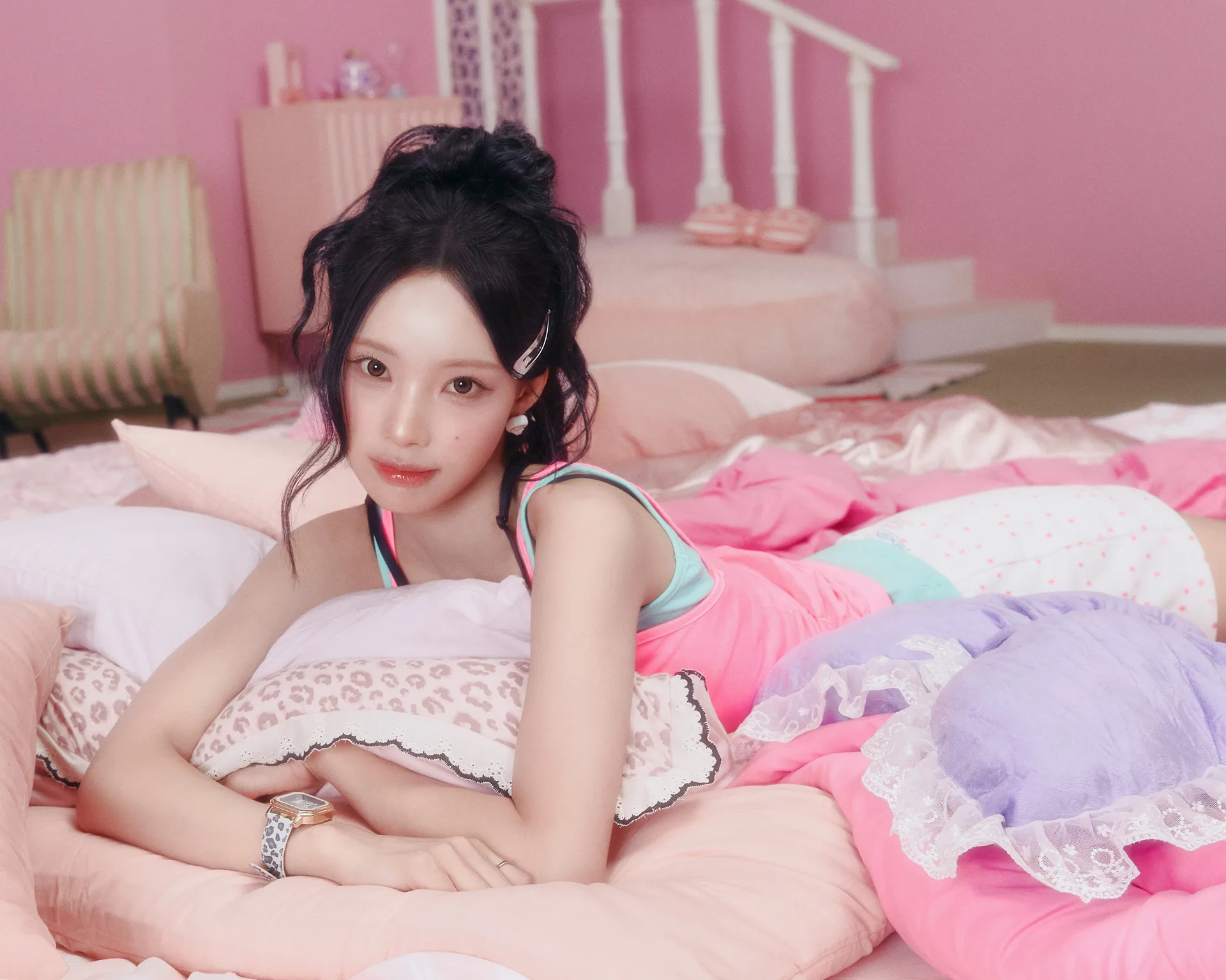 Woni of RESCENE in an official promotional portrait