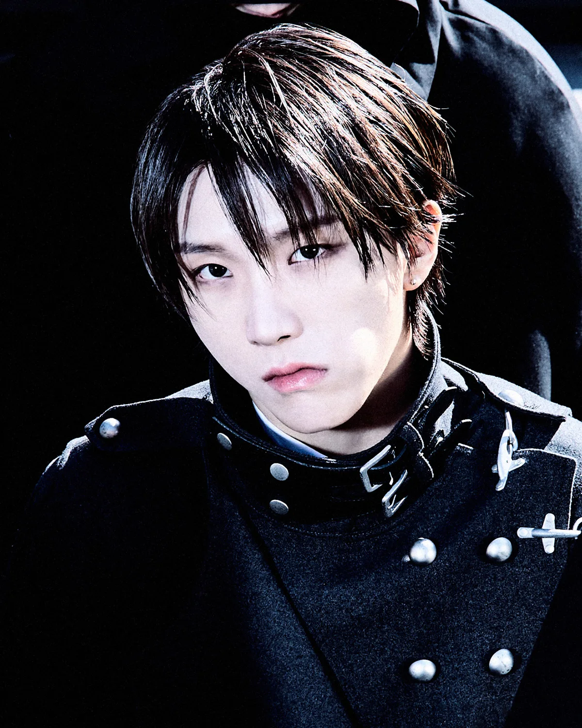 Woonhak of BOYNEXTDOOR in the group's official profile photo