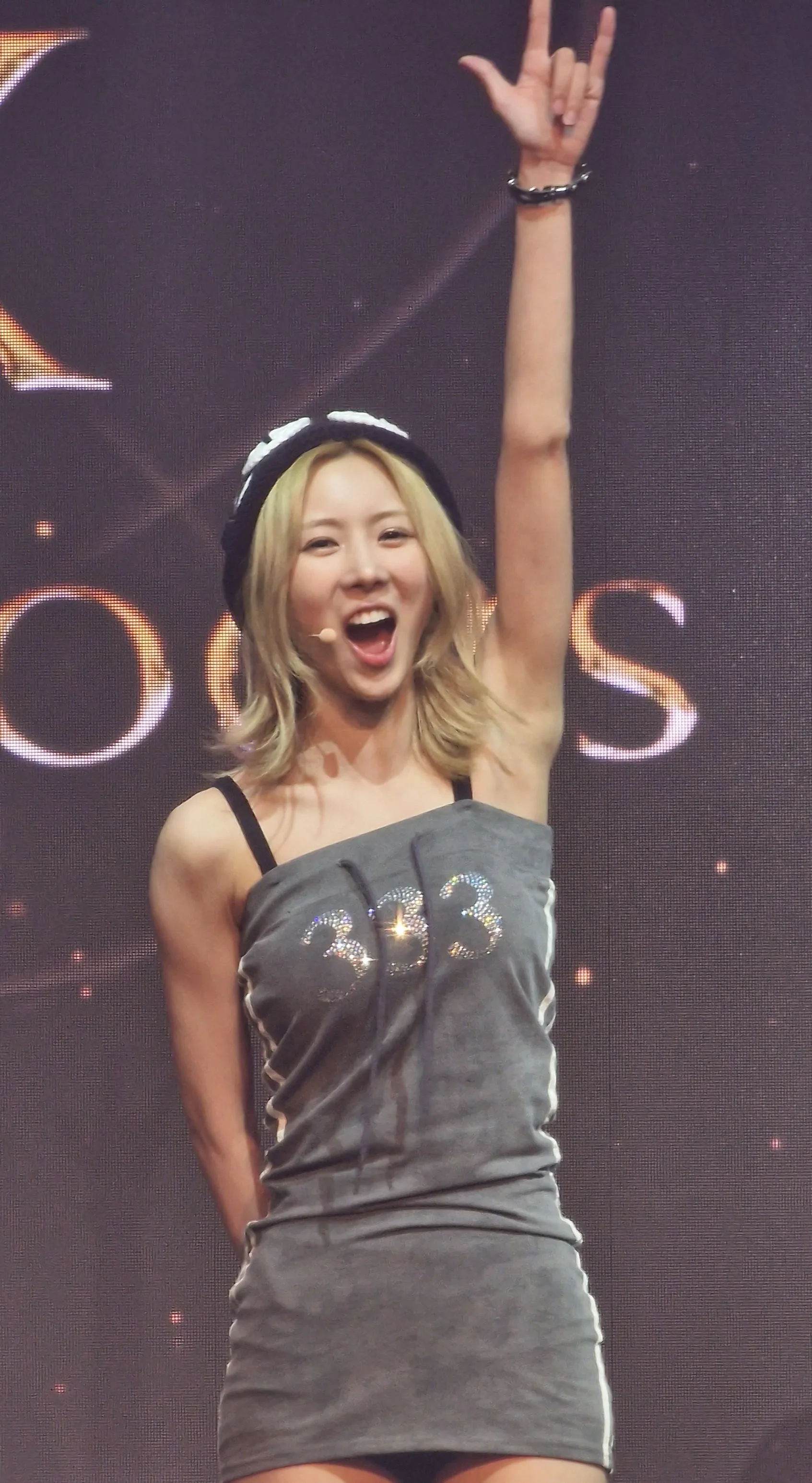 Yoohyeon performing with Dreamcatcher