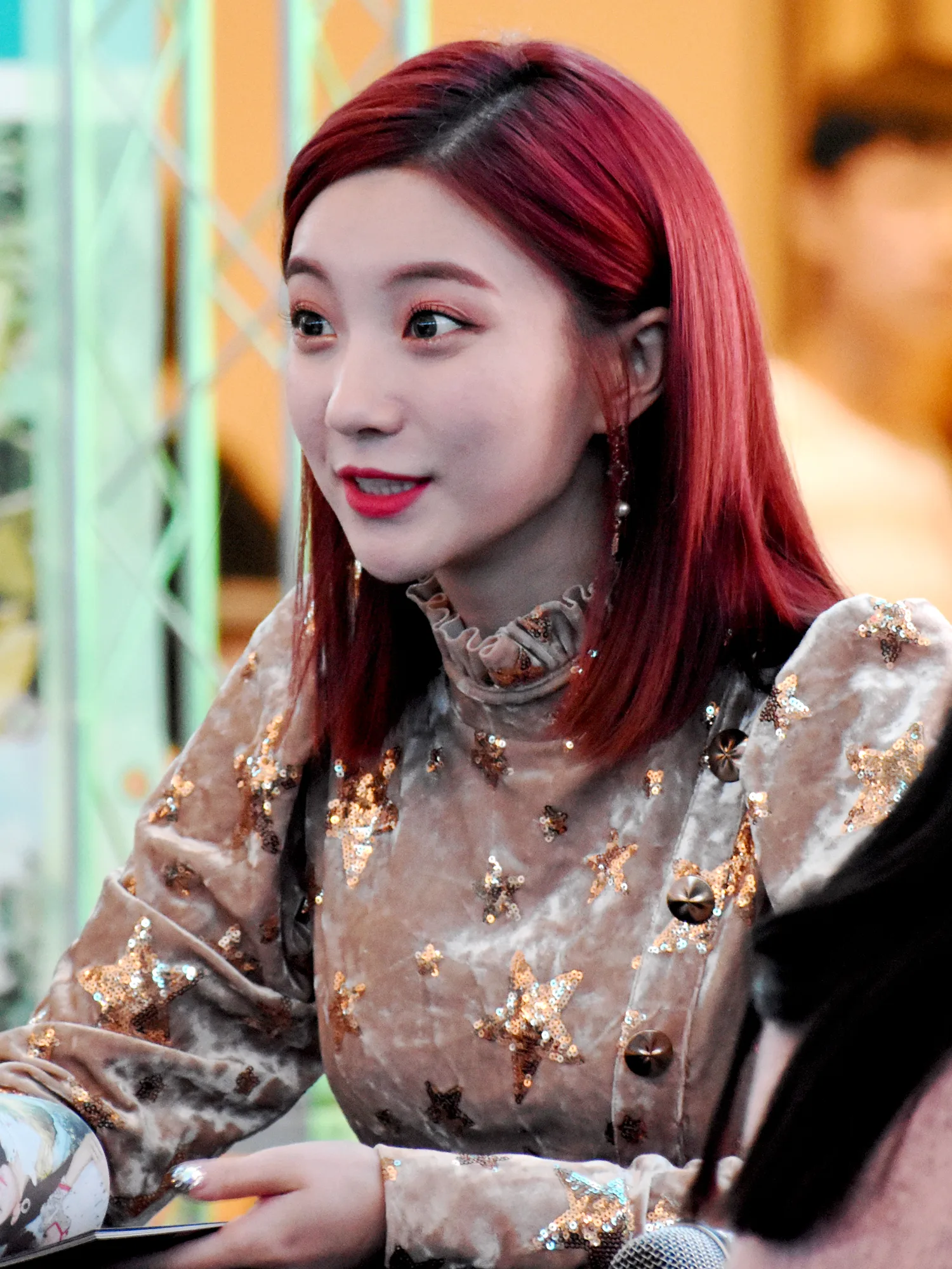 Yubin, then promoting as Binnie, at a fan signing in September 2018