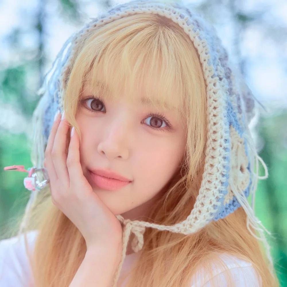 Yuha of Hearts2Hearts in the group's official profile photo