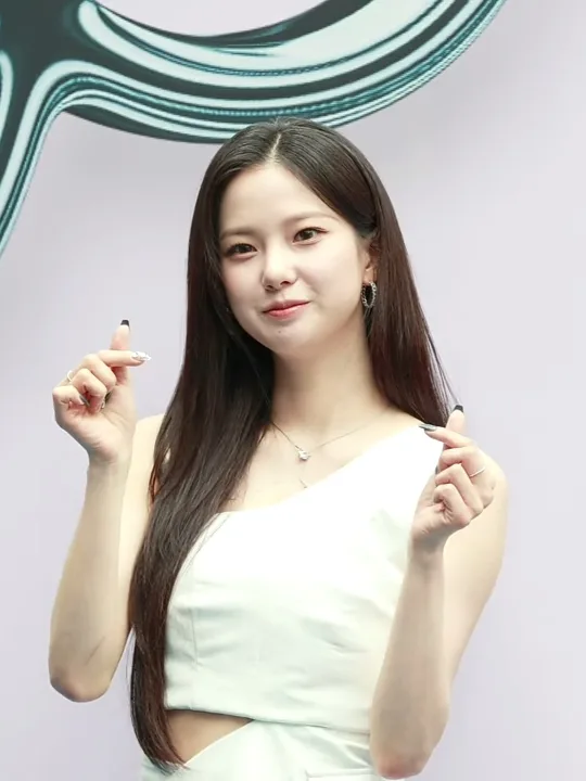 Yujin of Kep1er at Seoul Fashion Week, 2024